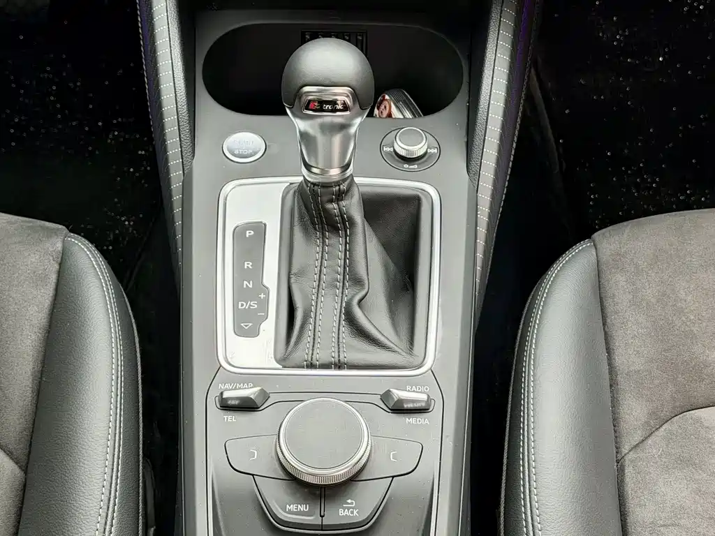 Audi Q2L 2022 — фото 8