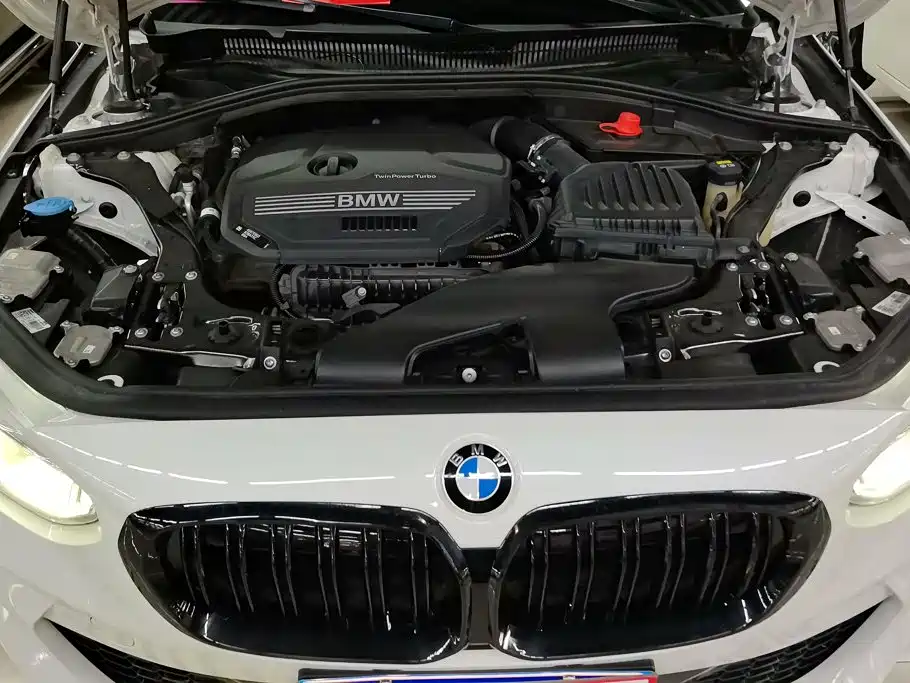 BMW 1 Series 2020 — фото 10