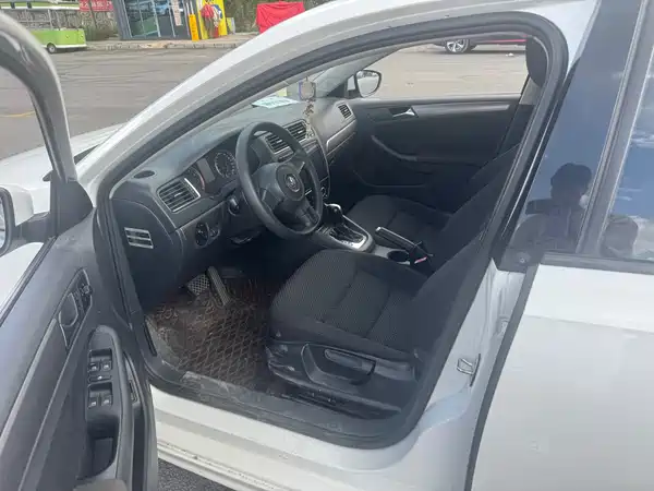 Volkswagen Sagitar 2013