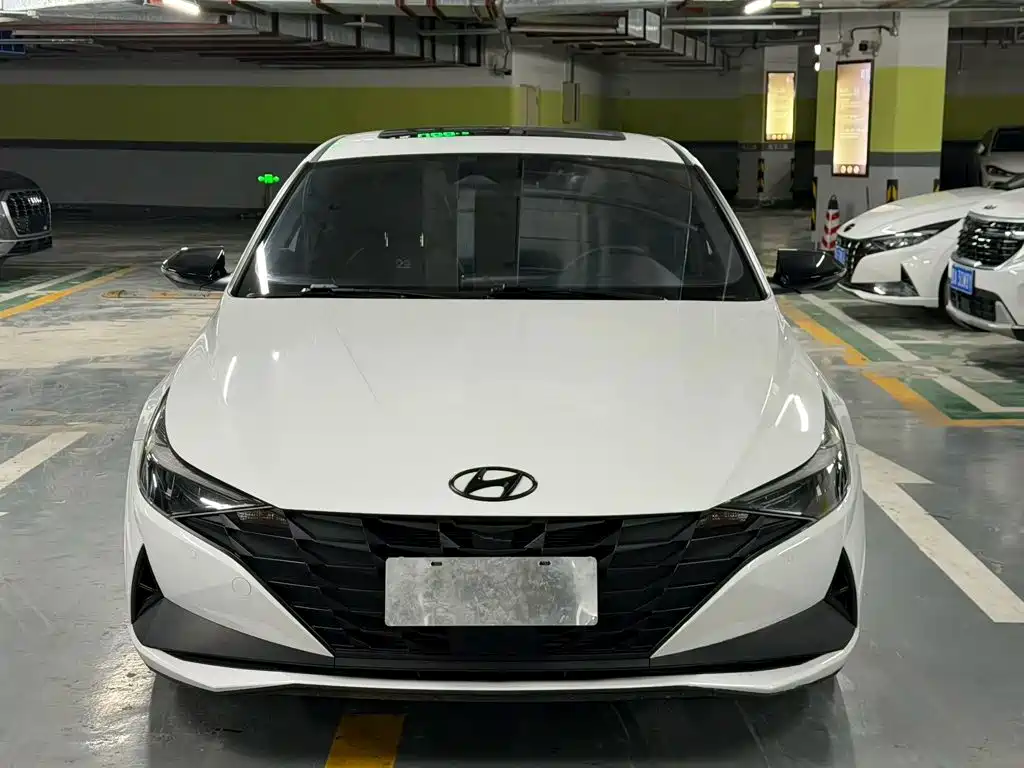 Hyundai Elantra 2023 — фото 3