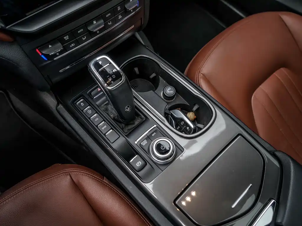 Maserati Ghibli 2021 — фото 12