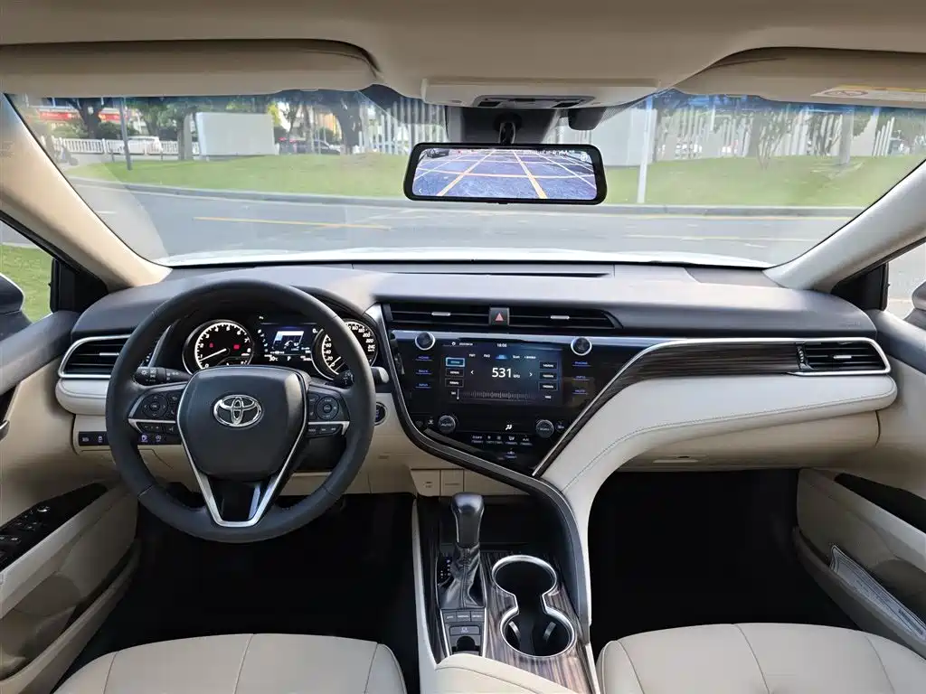 Toyota Camry 2020 — фото 15
