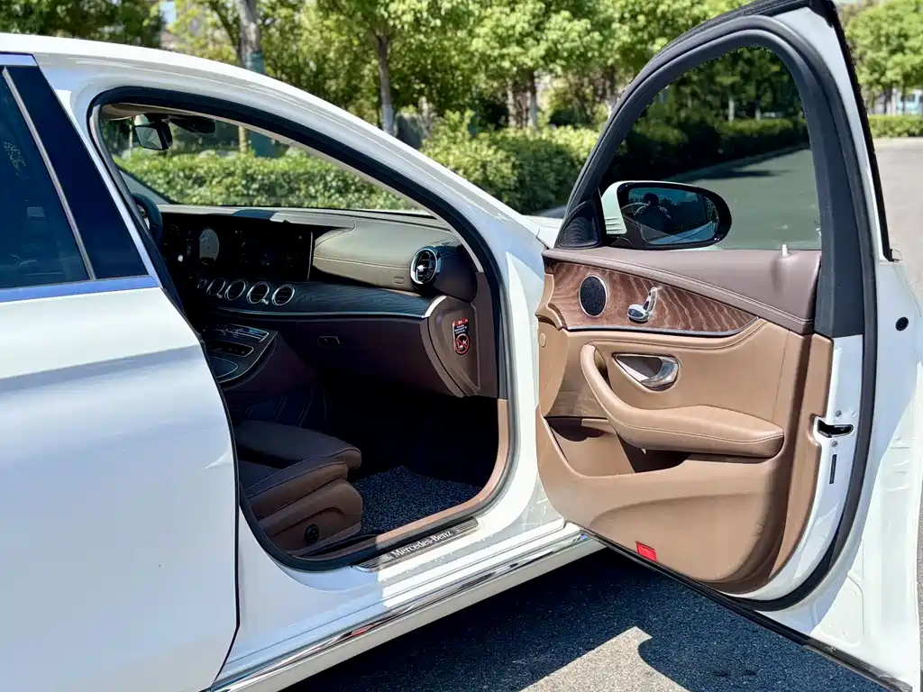 Mercedes-Benz E-Class 2023 — фото 10