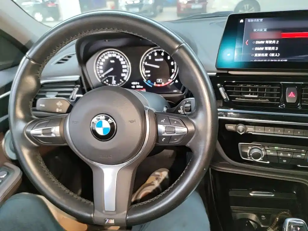 BMW 1 Series 2021 — фото 10