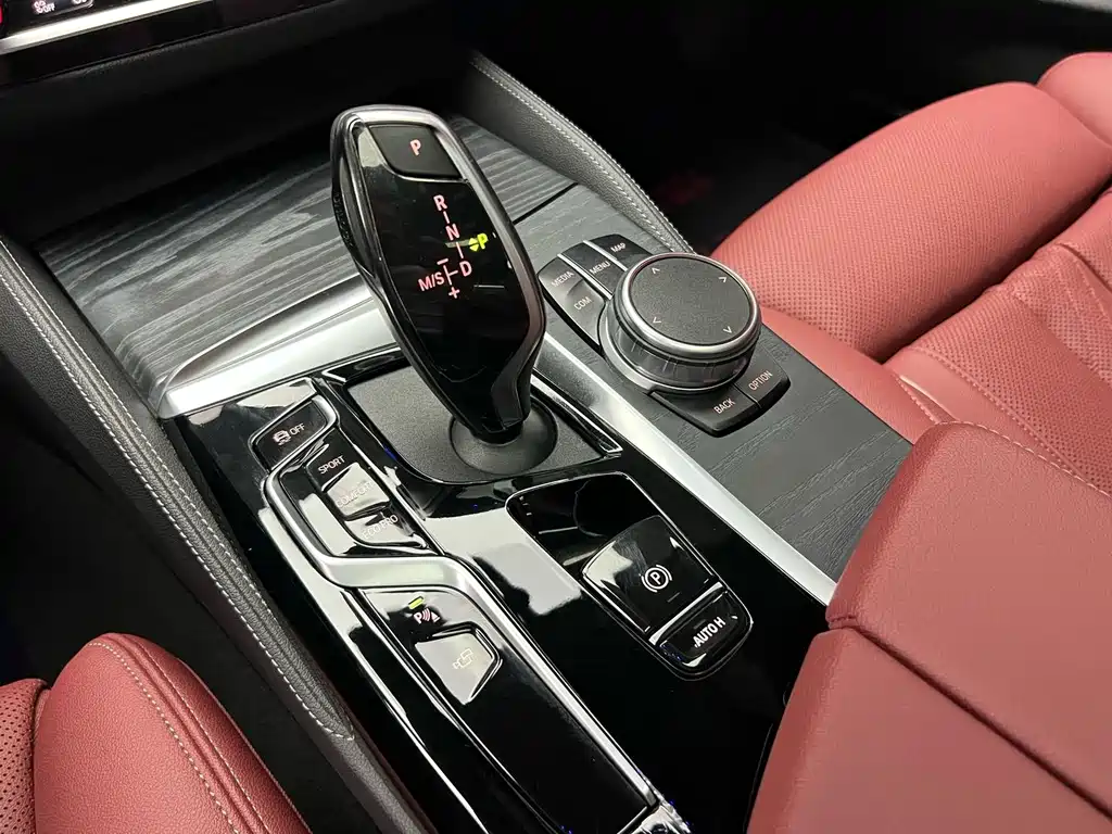 BMW 5 Series 2021 — фото 15