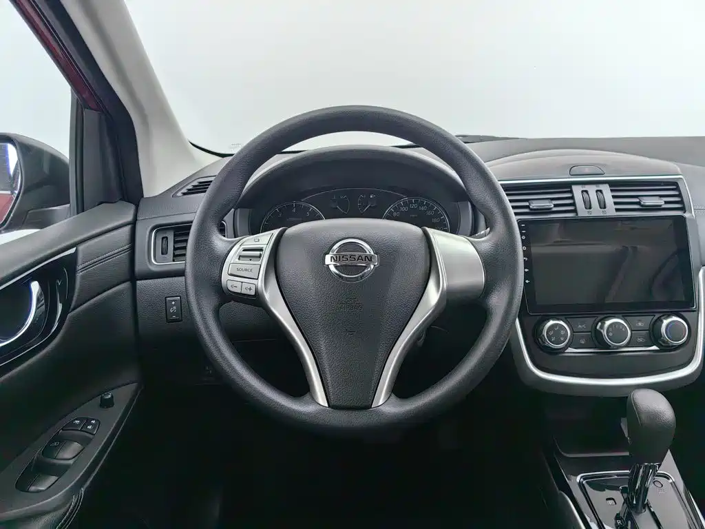 Nissan Tiida 2020 — фото 11