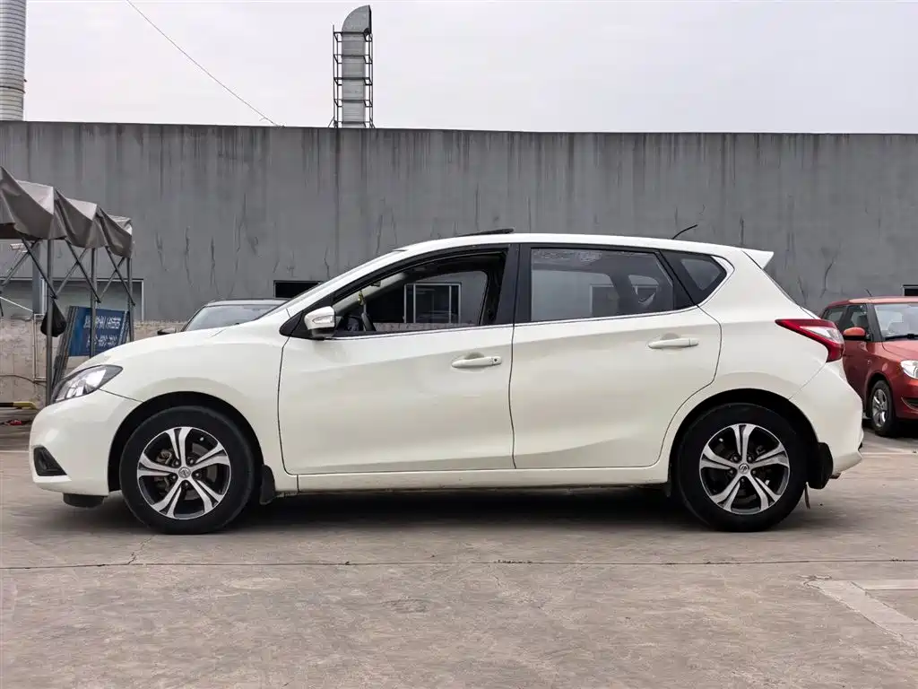 Nissan Tiida 2017 — фото 4