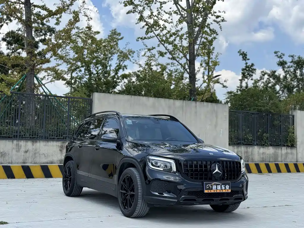 Mercedes-Benz GLB 2023
