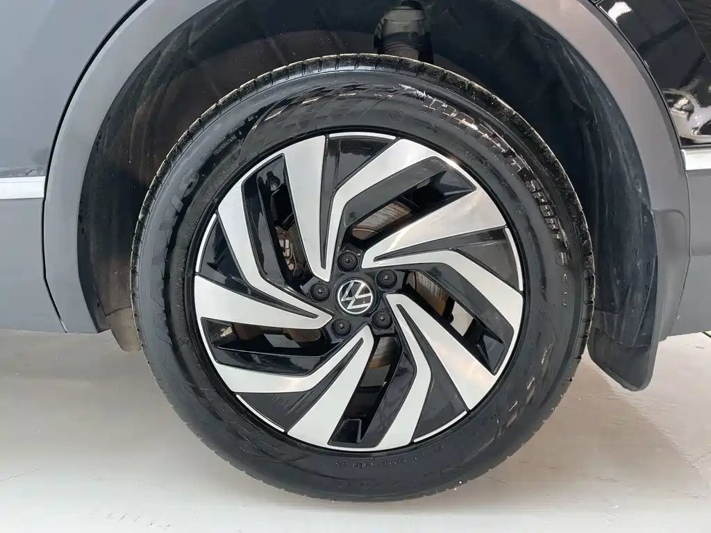 Volkswagen Tiguan L 2023 — фото 19