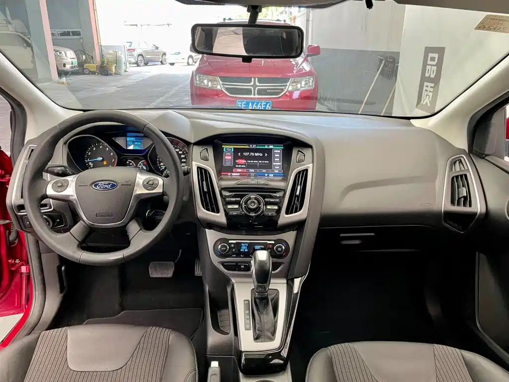 Ford Focus 2015 — фото 8