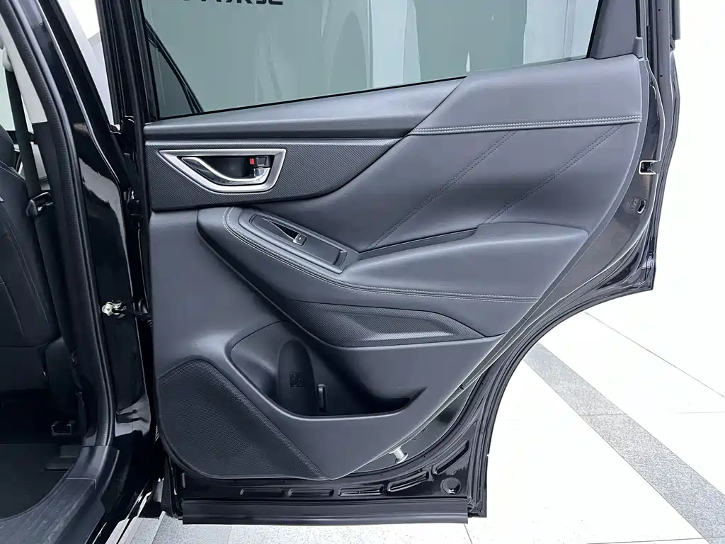 Subaru Forester 2022 — фото 11
