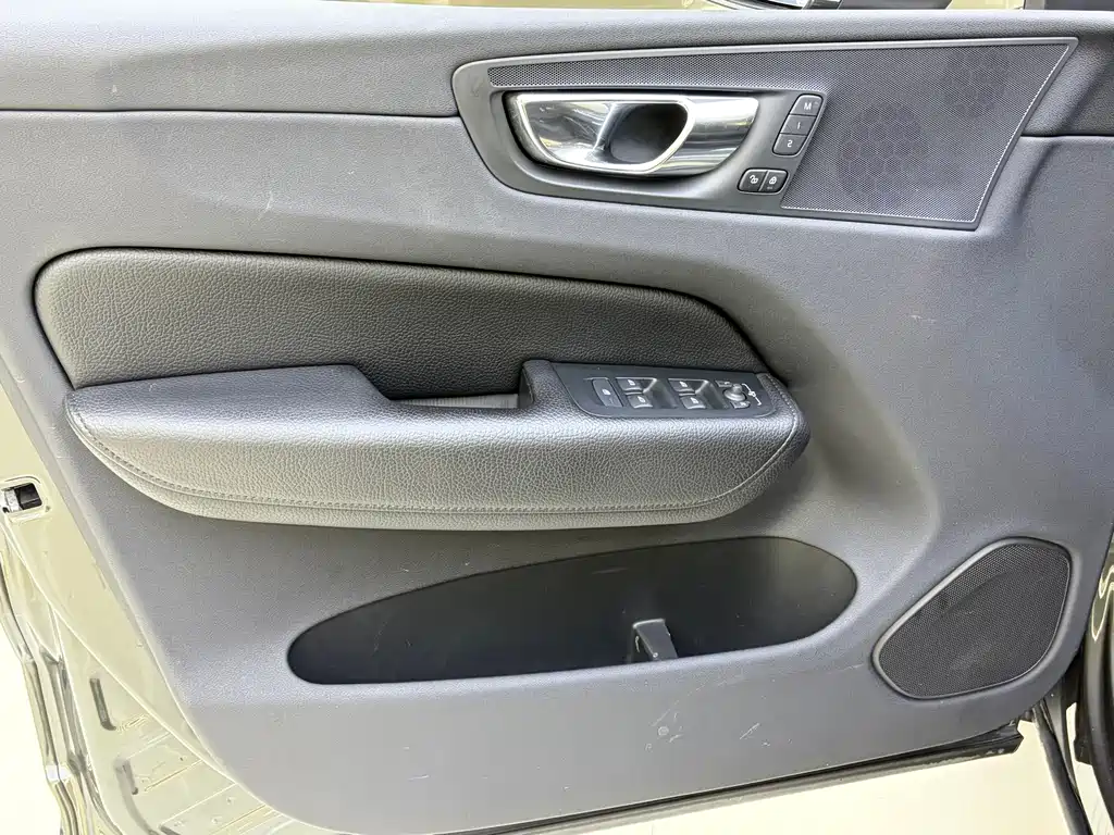 Volvo XC60 2018 — фото 10