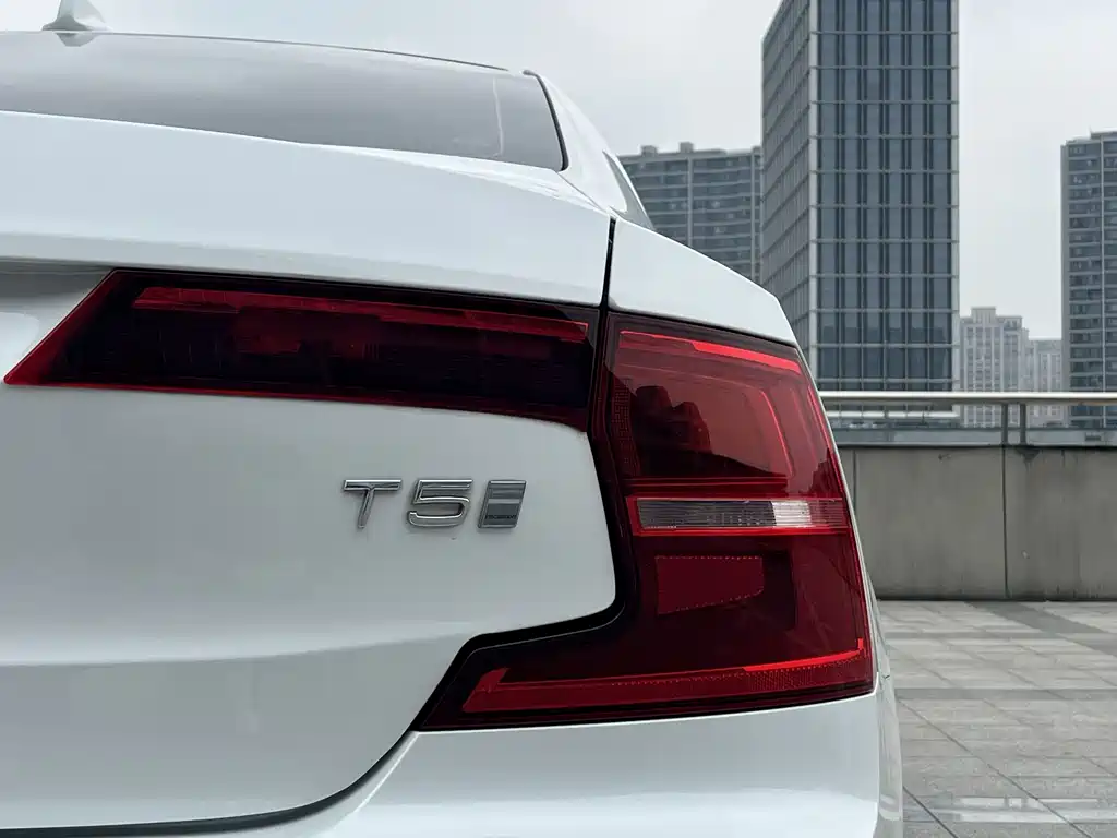 Volvo S90 2019 — фото 21