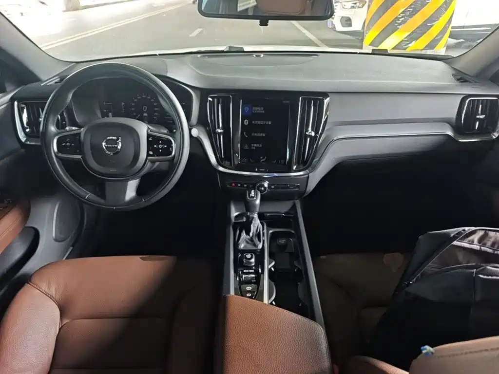 Volvo S60 2020 — фото 10