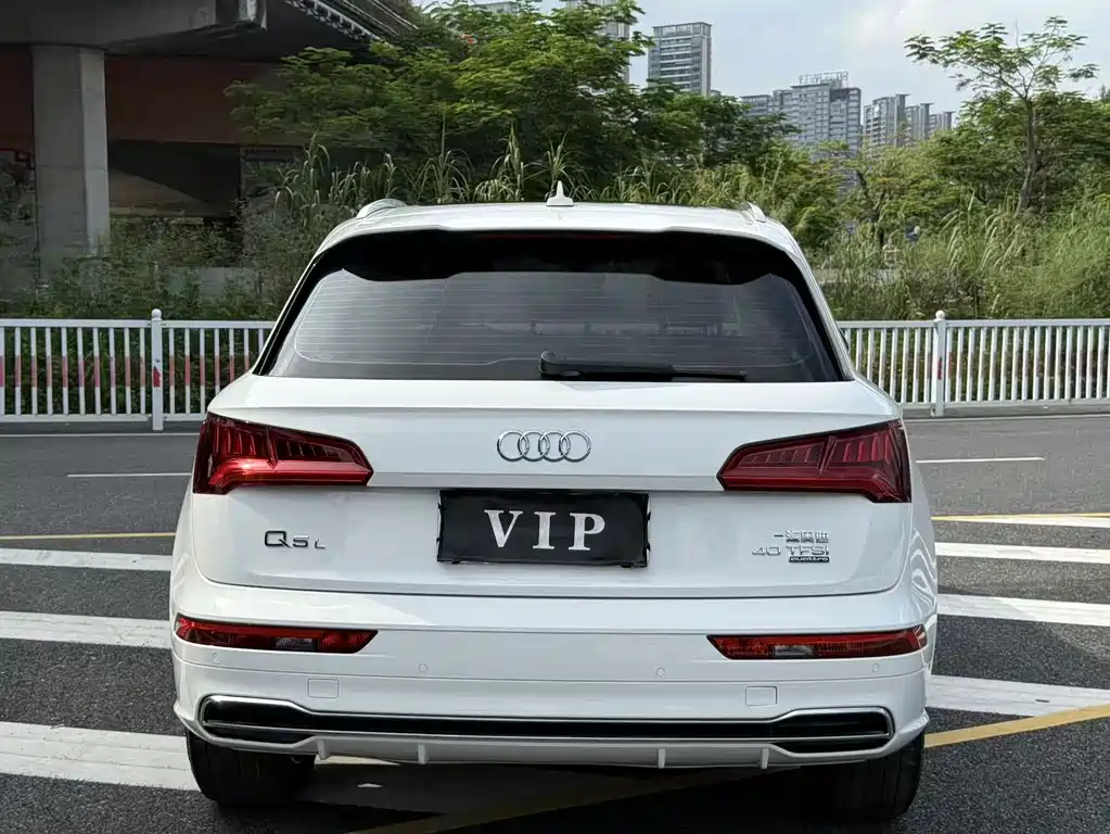 Audi Q5L 2020 — фото 12