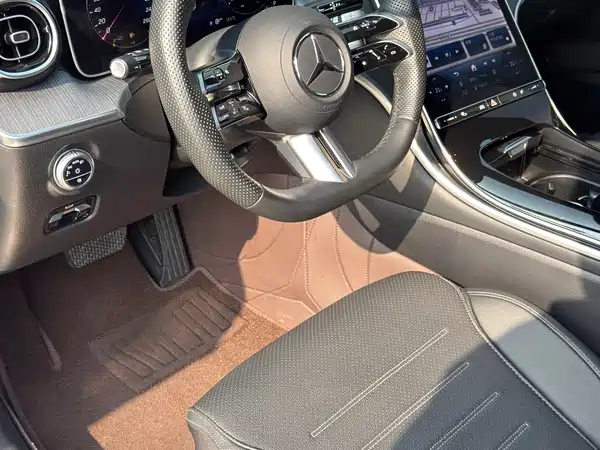 Mercedes-Benz C-Class 2024