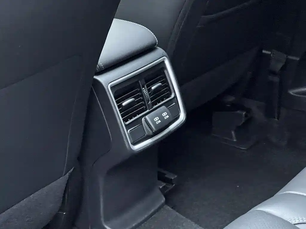 Subaru Forester 2022 — фото 10