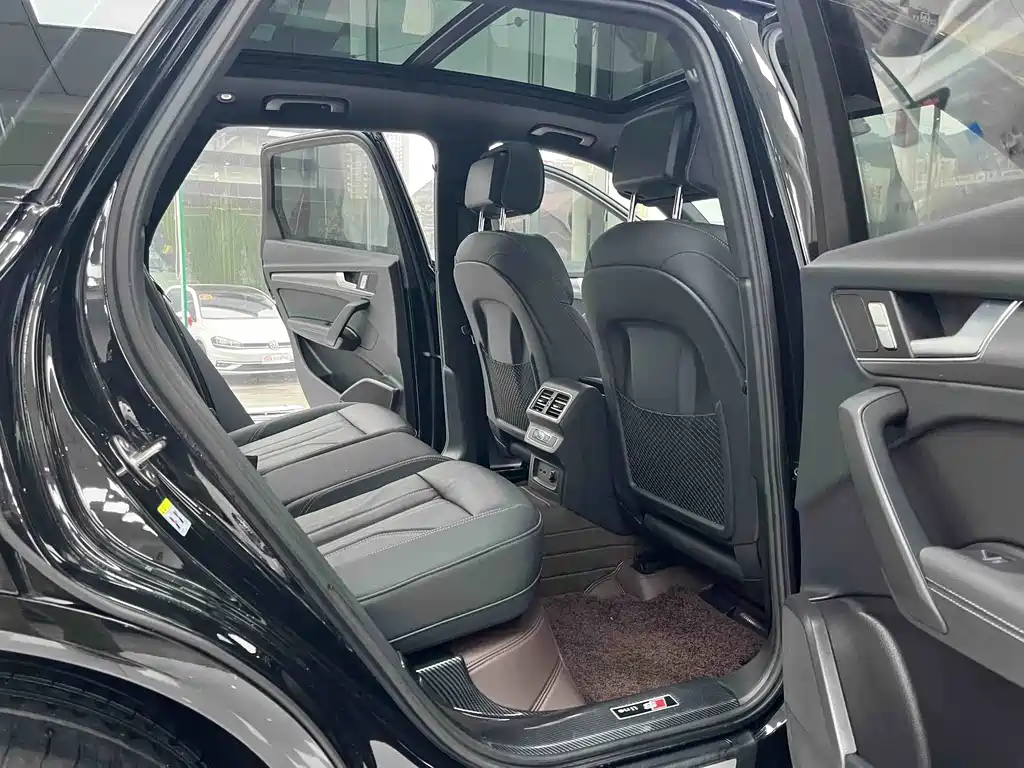 Audi Q5L 2023 — фото 13