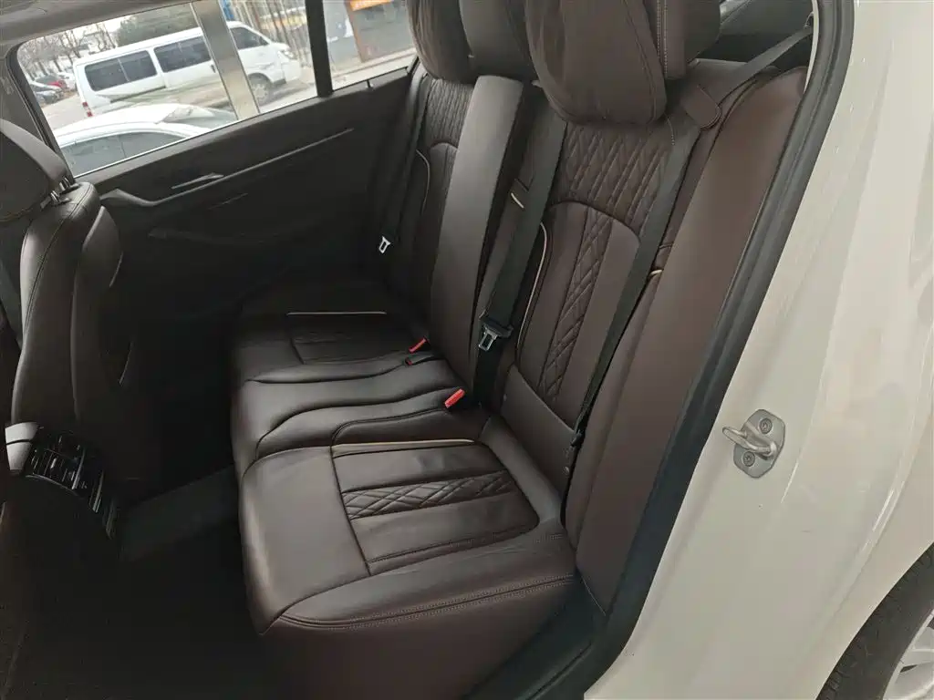 BMW 5 Series 2020 — фото 14