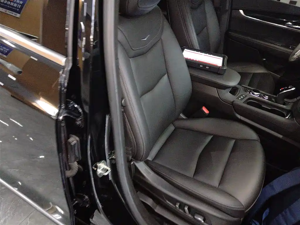 Cadillac XT5 2023 — фото 21