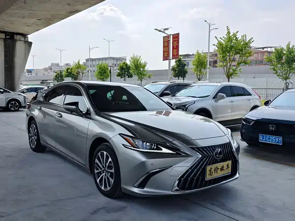 Lexus ES 2024