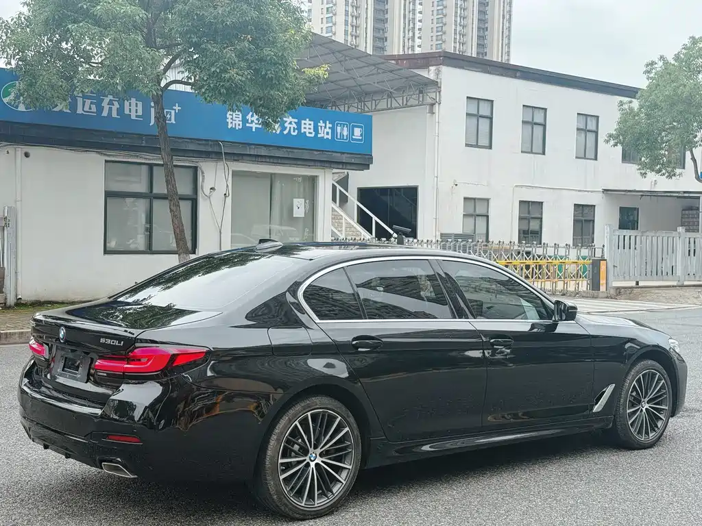 BMW 5 Series 2023