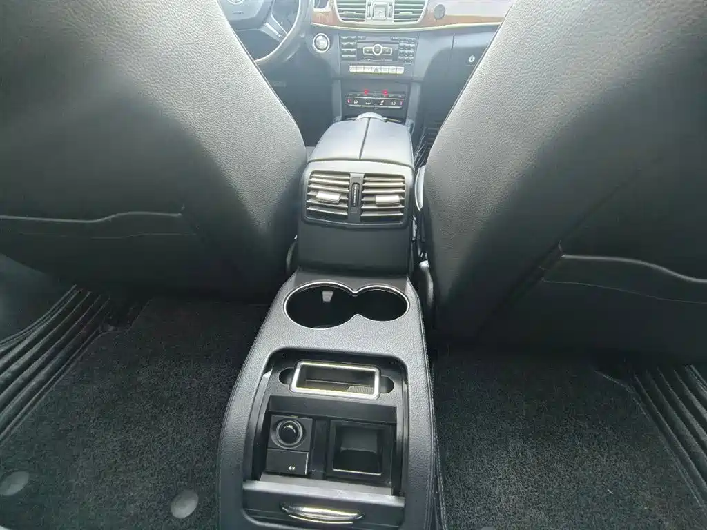 Mercedes-Benz E-Class 2015 — фото 10