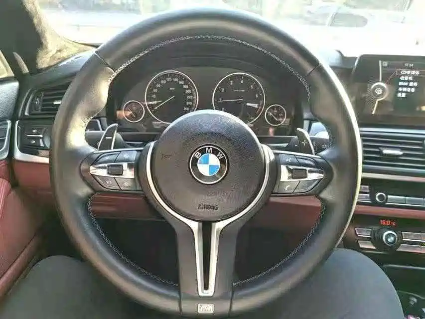BMW 5 Series 2011 — фото 11