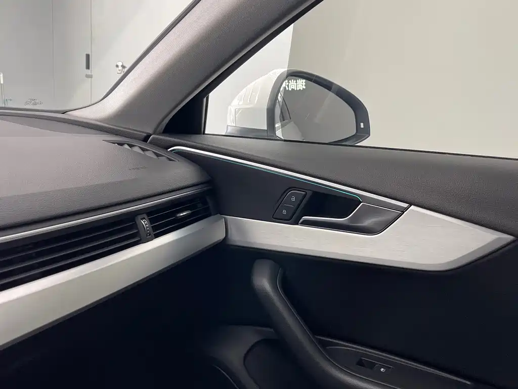 Audi A4L 2020 — фото 31