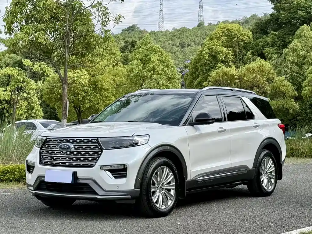 Ford Explorer 2021 — фото 1