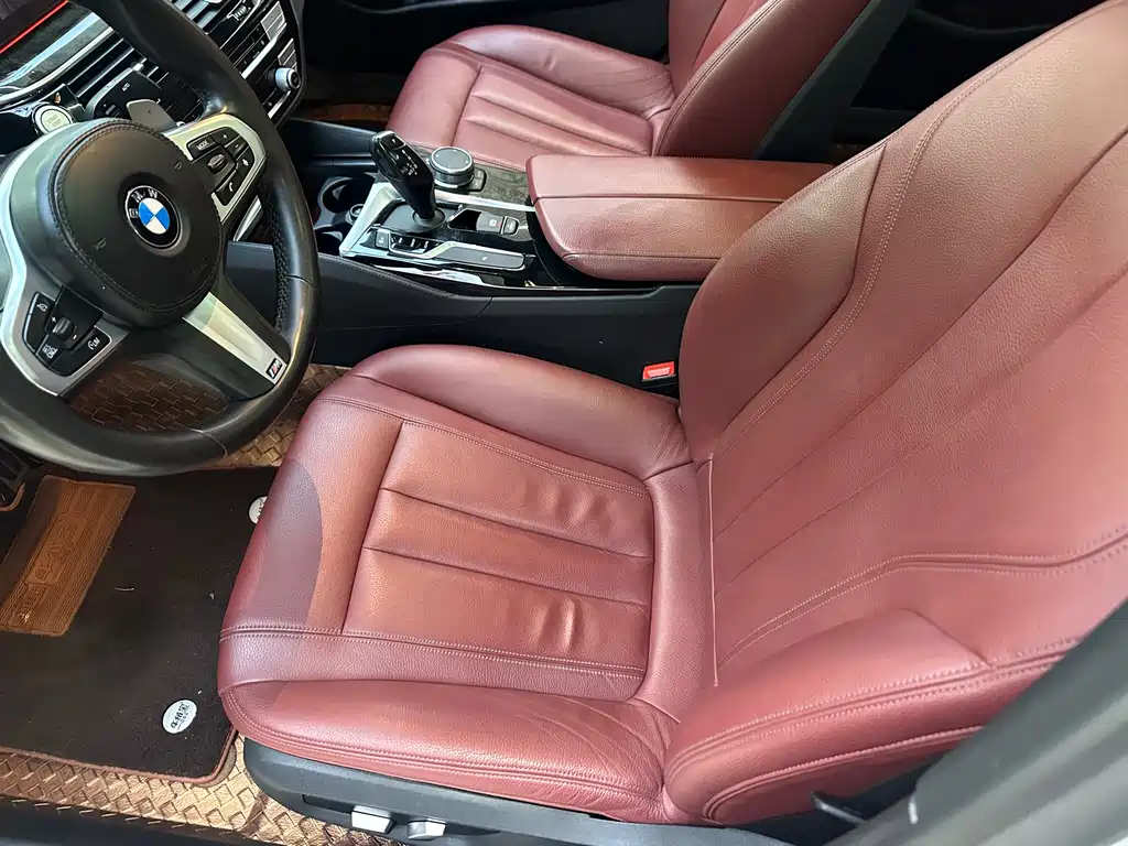 BMW 5 Series 2019 — фото 12