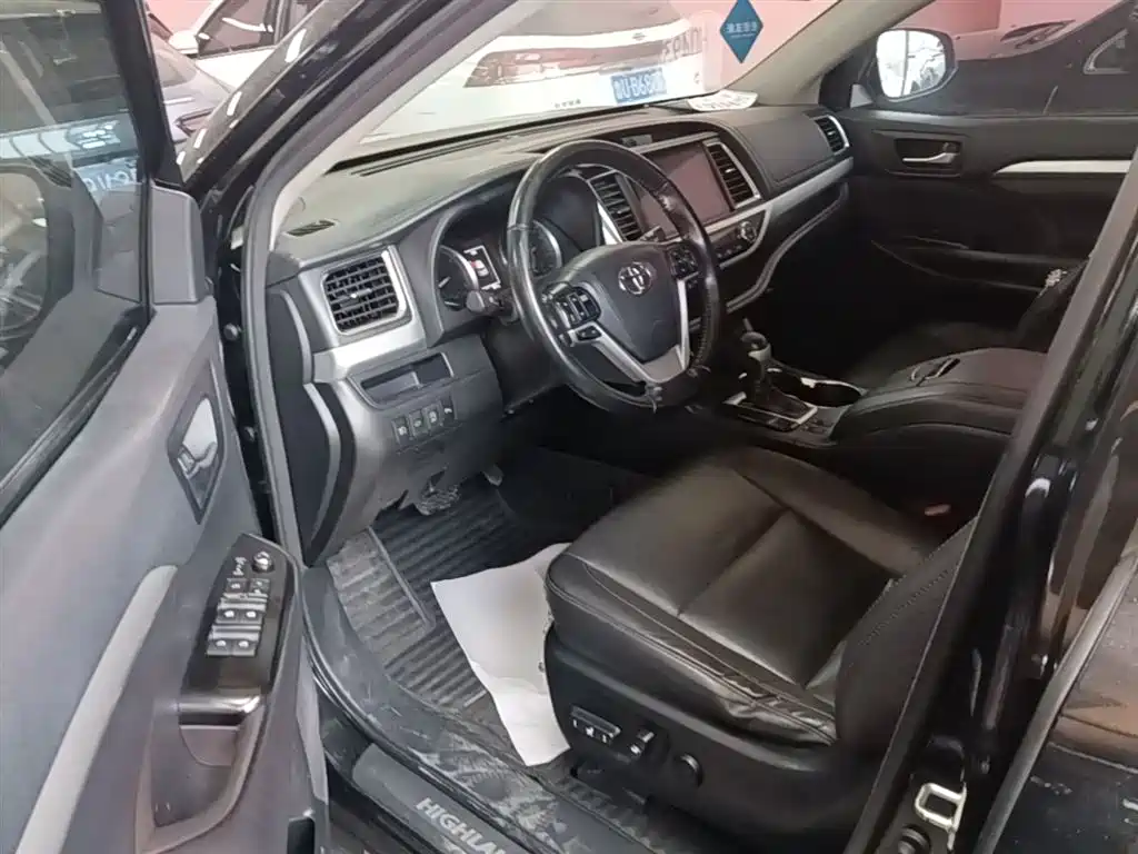 Toyota Highlander 2018 — фото 16