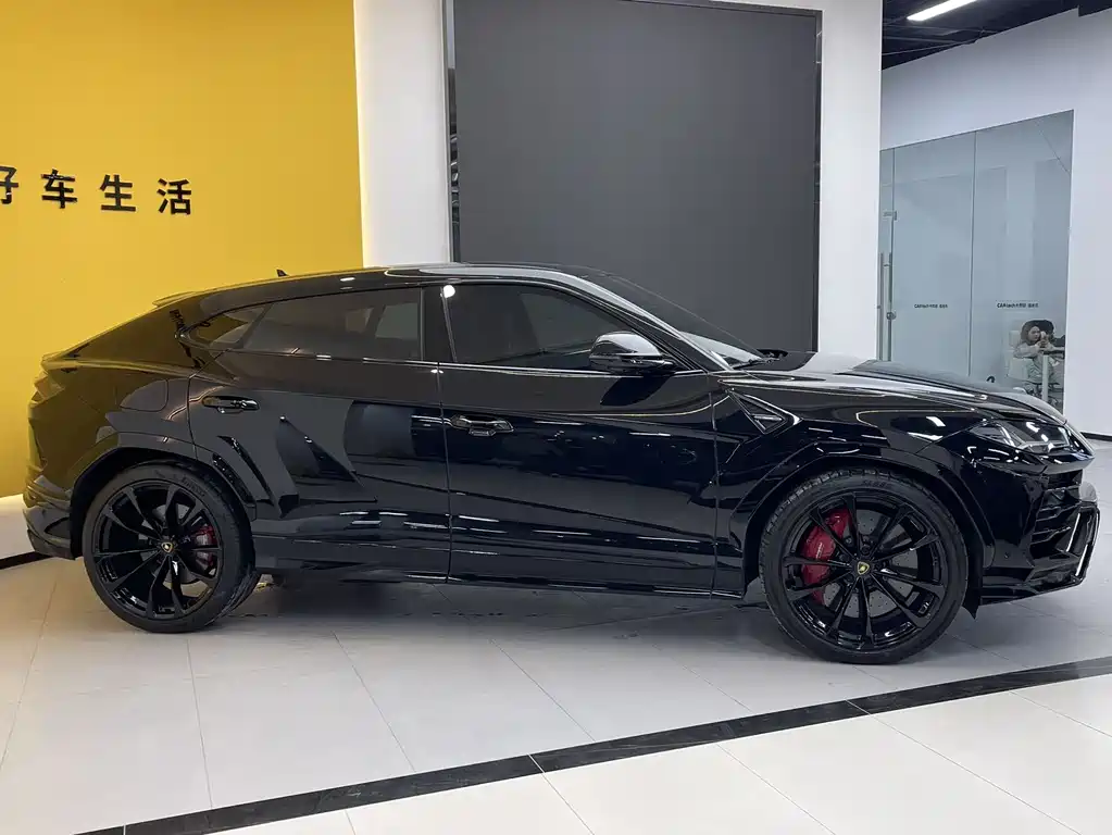 Lamborghini Urus 2023 — фото 4