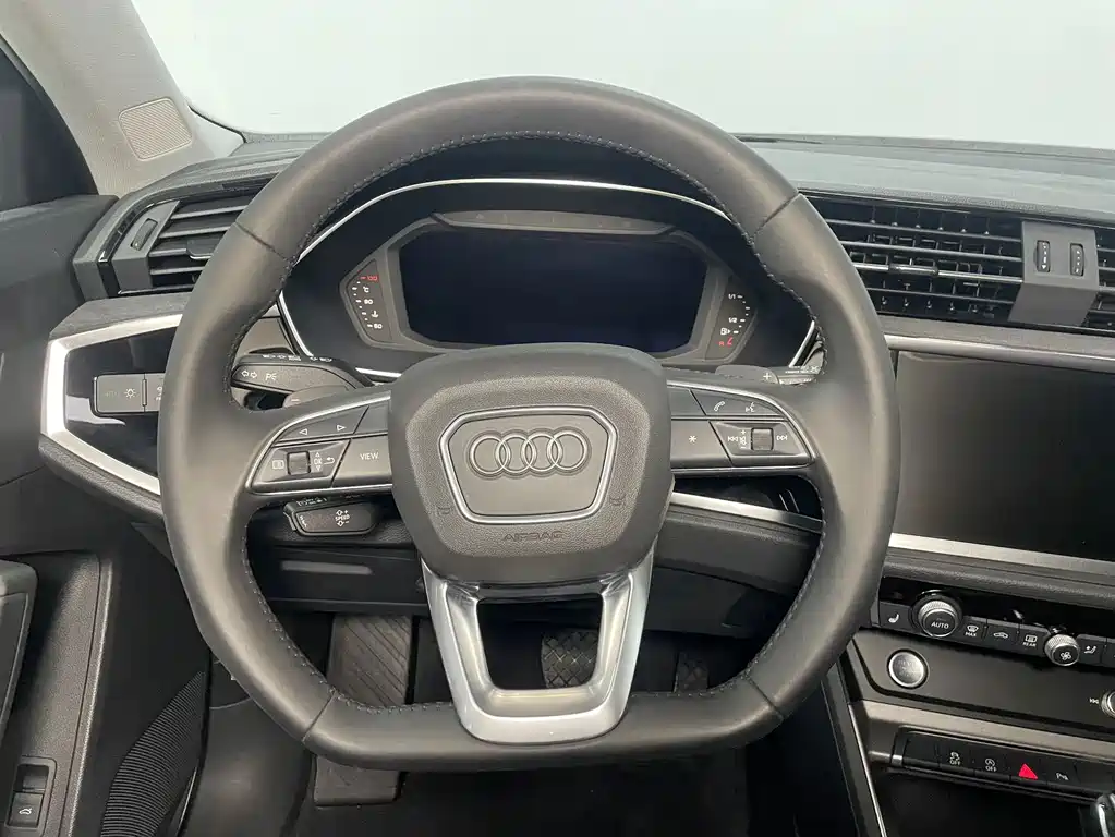 Audi Q3 2023 — фото 13