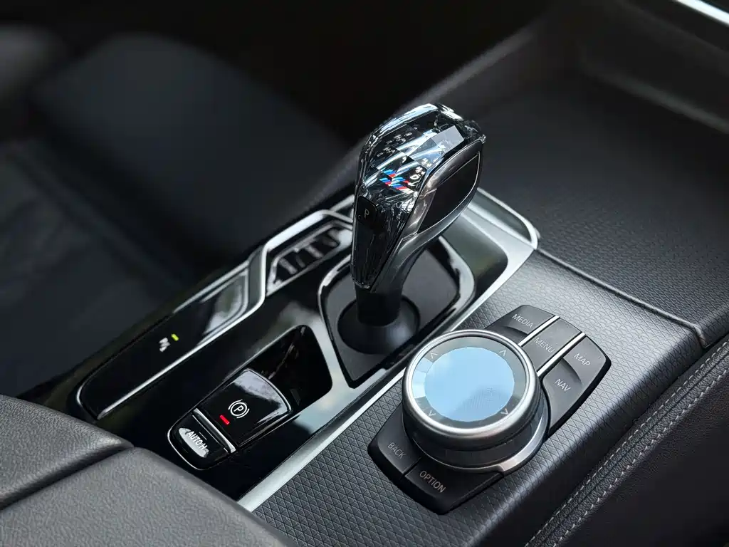 BMW 5 Series 2021 — фото 19