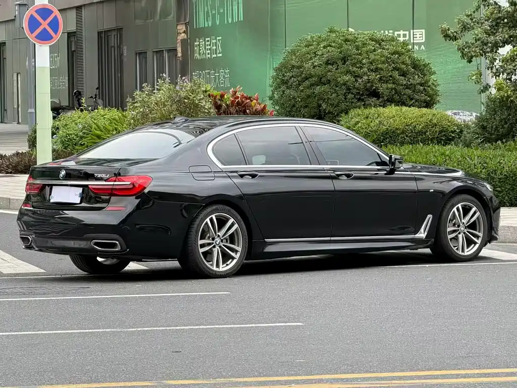 BMW 7 Series 2018 — фото 9