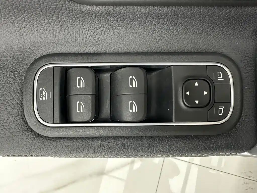 Mercedes-Benz A-Class 2023 — фото 11