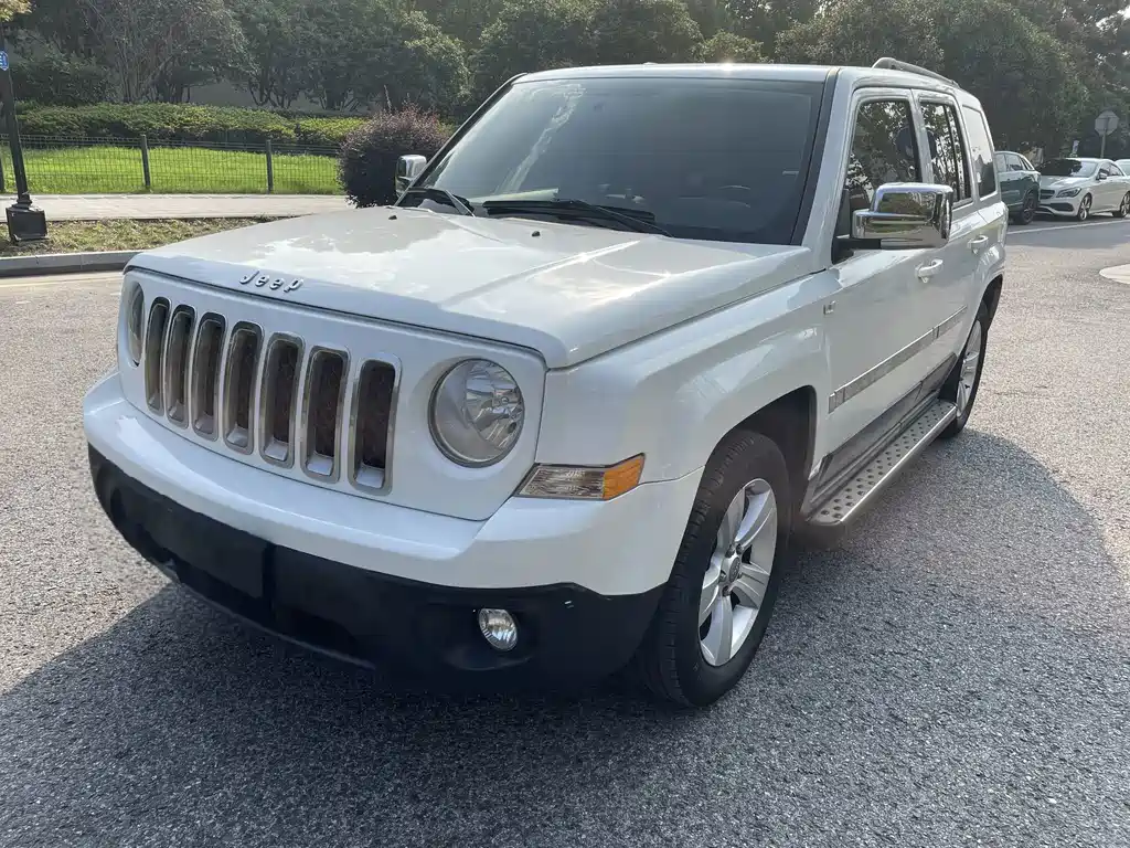 Jeep Freelancer 2014 — фото 1