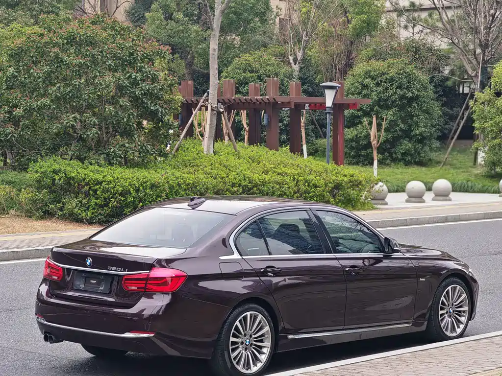 BMW 3 Series 2017 — фото 19