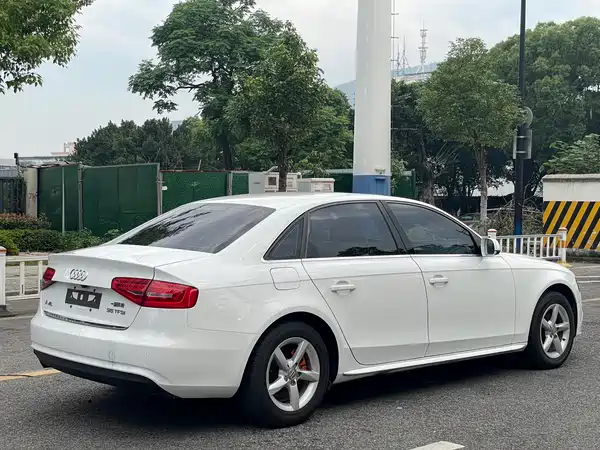 Audi A4L 2015