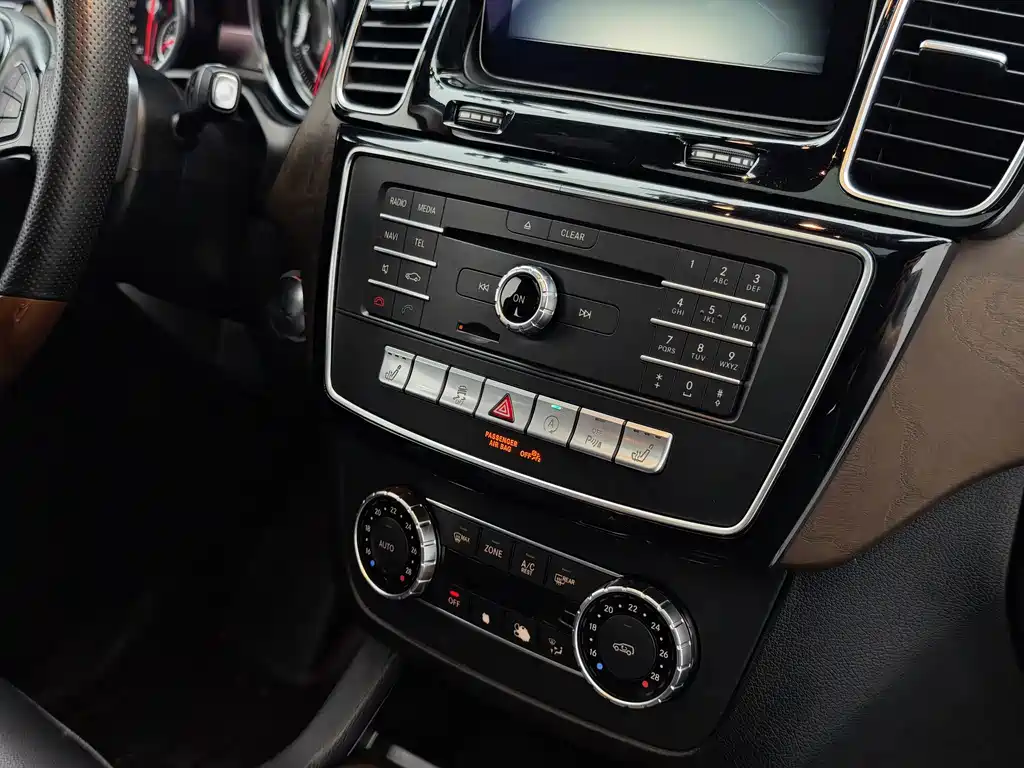 Mercedes-Benz GLS 2017 — фото 10