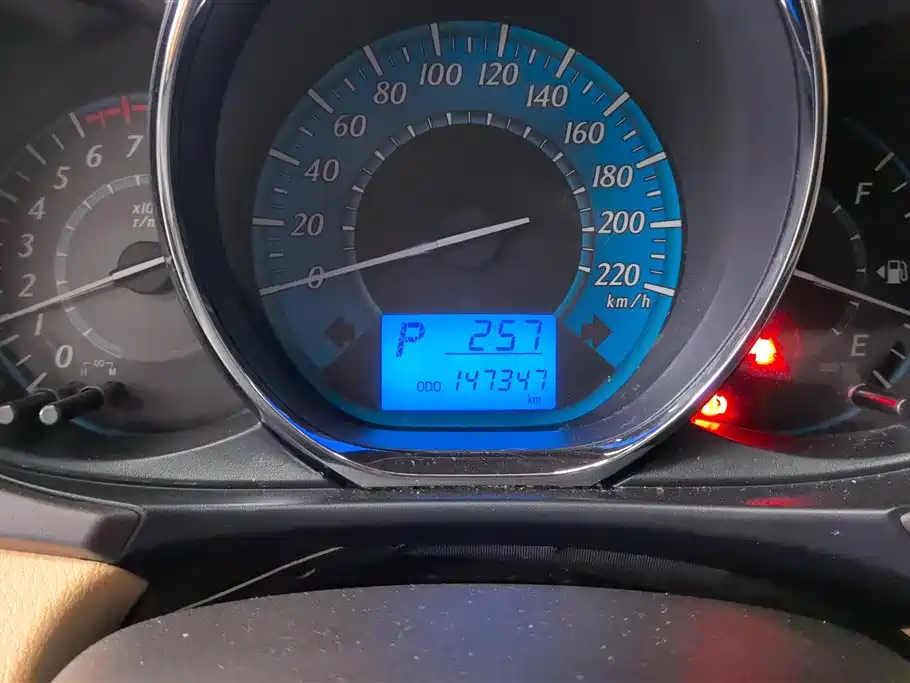 Toyota Yaris L 2015 — фото 14
