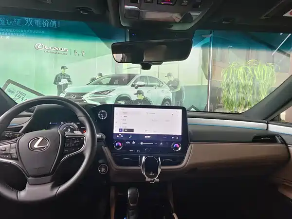 Lexus ES 2025