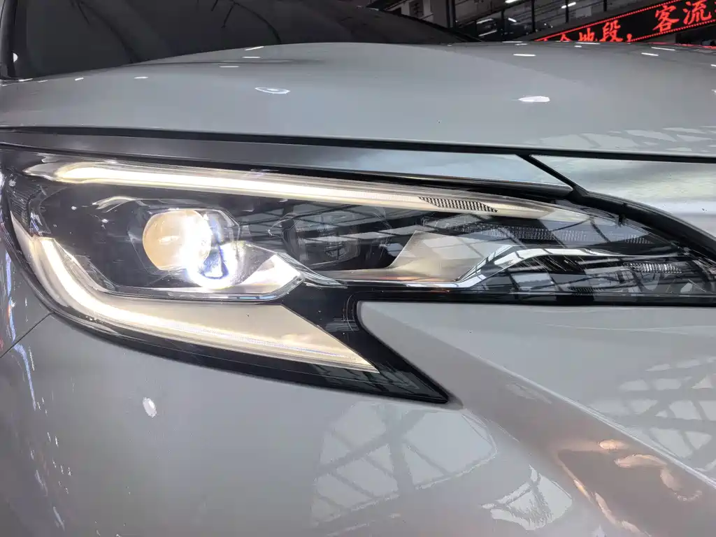 Toyota Sienna 2022 — фото 32