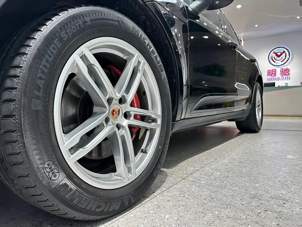 Porsche Macan 2015 — фото 29