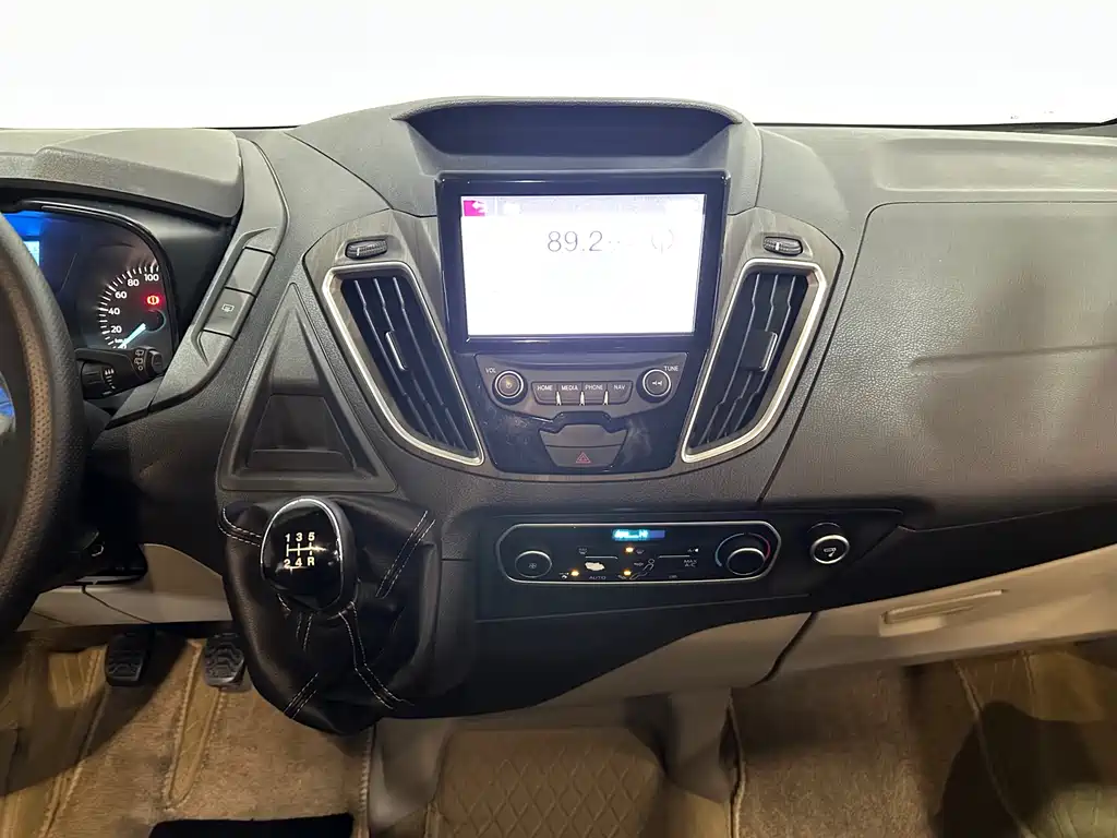 Ford Tourneo 2017 — фото 10
