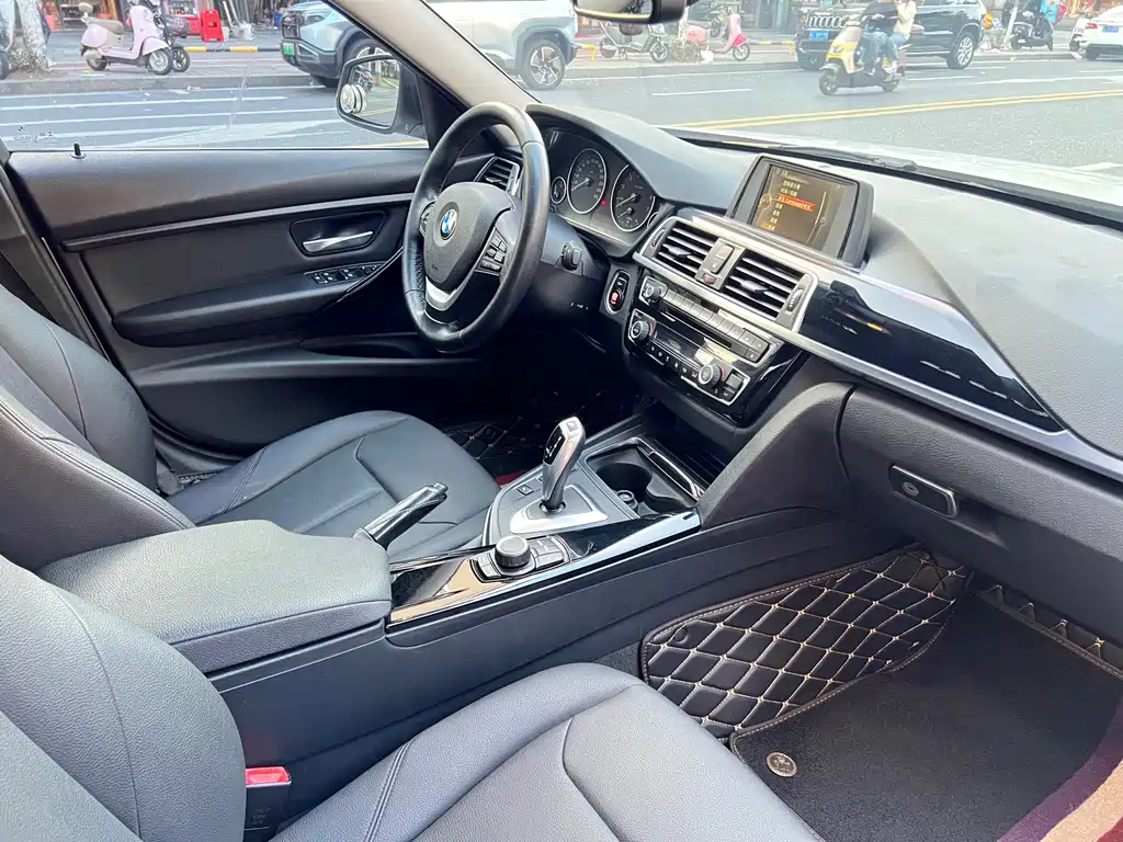 BMW 3 Series 2017 — фото 13