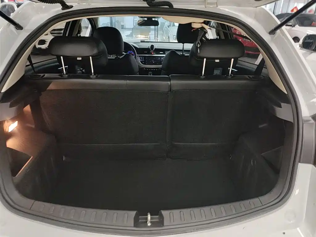Geely Vision X3 2020 — фото 19