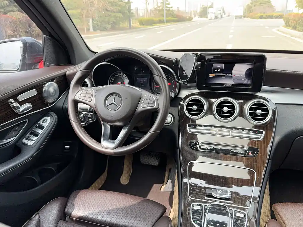 Mercedes-Benz GLC 2017 — фото 19