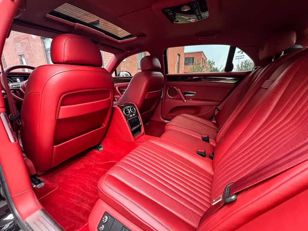 Bentley Flying Spur 2018 — фото 12